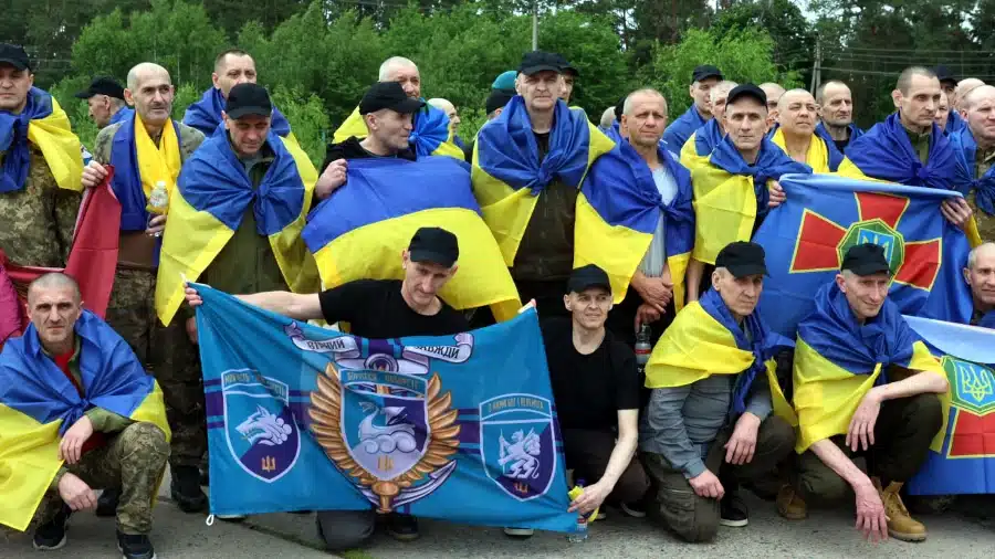 З російського полону звільнено групу важкохворих українських воїнів - фото 1
