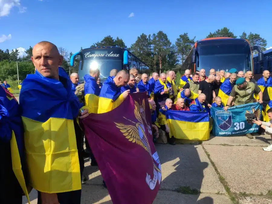 Україна повернула з полону тяжкопоранених і хворих Захисників: новий етап великого обміну - фото 1