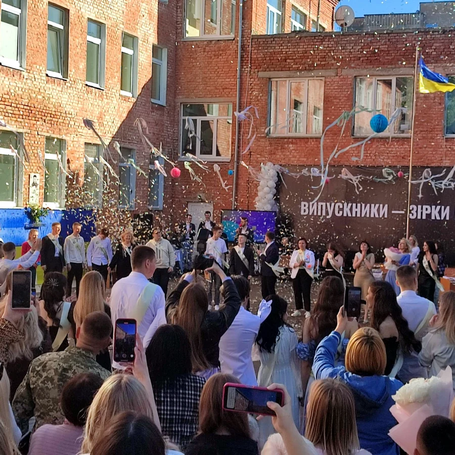 Останній дзвоник під час війни - фото 1