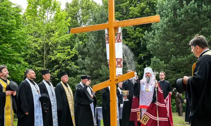 У Рівному освятили хрест на місці будівництва храму святого Іоана Хрестителя