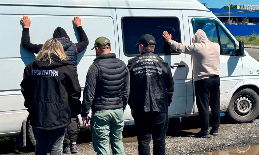 На Волині викрили двох жителів Рівненщини, які переправляли ухилянта через кордон