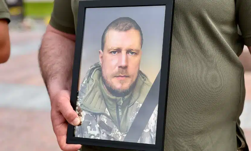 На вічний спочинок провели полеглого захисника у Рівному