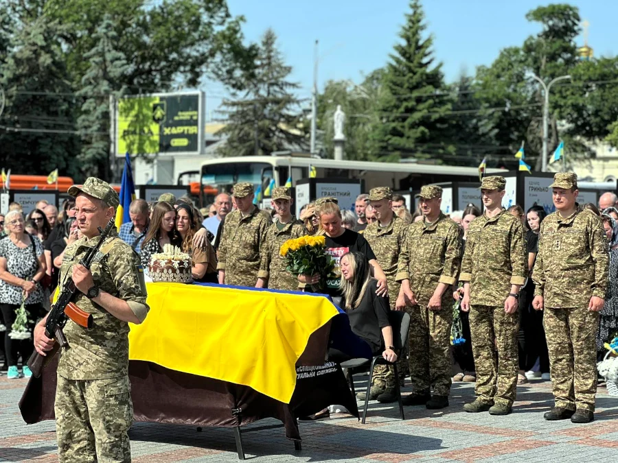 Двох полеглих захисників провели в останню дорогу в Рівному - фото 1