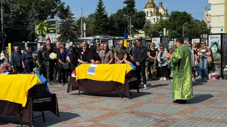 З двома захисниками попрощалися у Рівному - фото 1