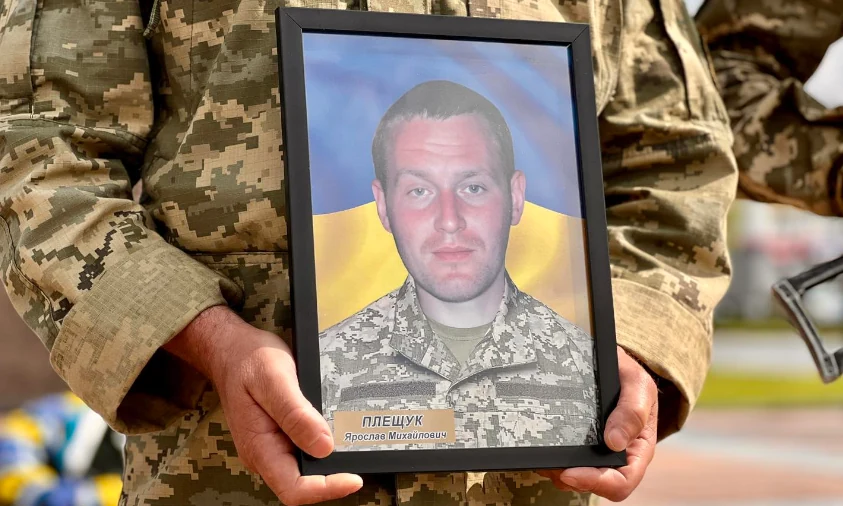 З полеглим захисником Ярославом Плещуком попрощались у Рівному