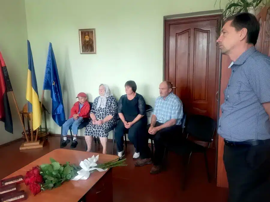 На Рівненщині родинам загиблих воїнів вручили ордени «За мужність» - фото 1