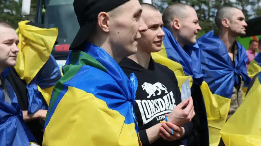 Україна повернула з полону важкопоранених і тяжкохворих Захисників у межах чергового етапу обміну - фото 1