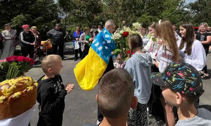 Захисник із Рівненщини повернувся додому після трьох років у російському полоні