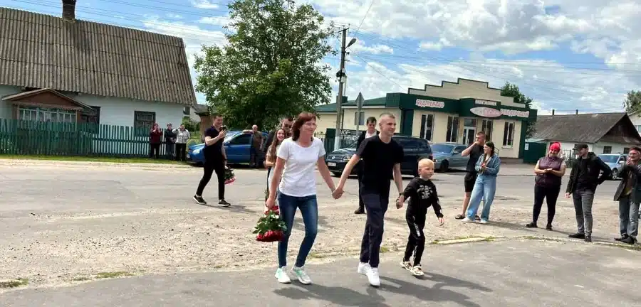 Захисник із Рівненщини повернувся додому після трьох років у російському полоні - фото 1