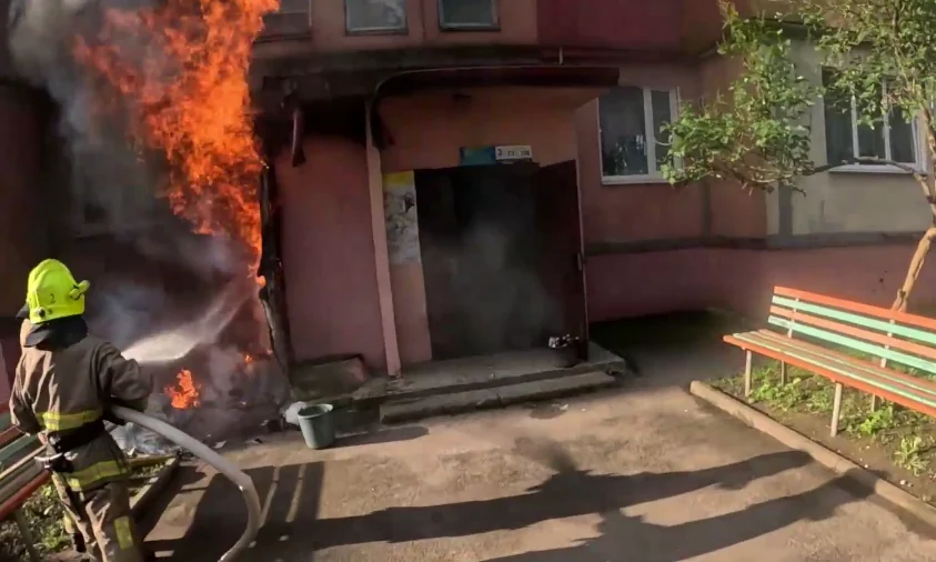 Двох людей врятували під час ліквідації пожежі в Рівному (ВІДЕО)