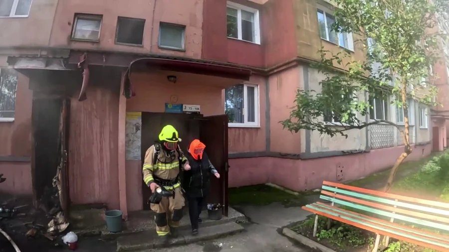 Двох людей врятували під час ліквідації пожежі в Рівному (ВІДЕО) - фото 1
