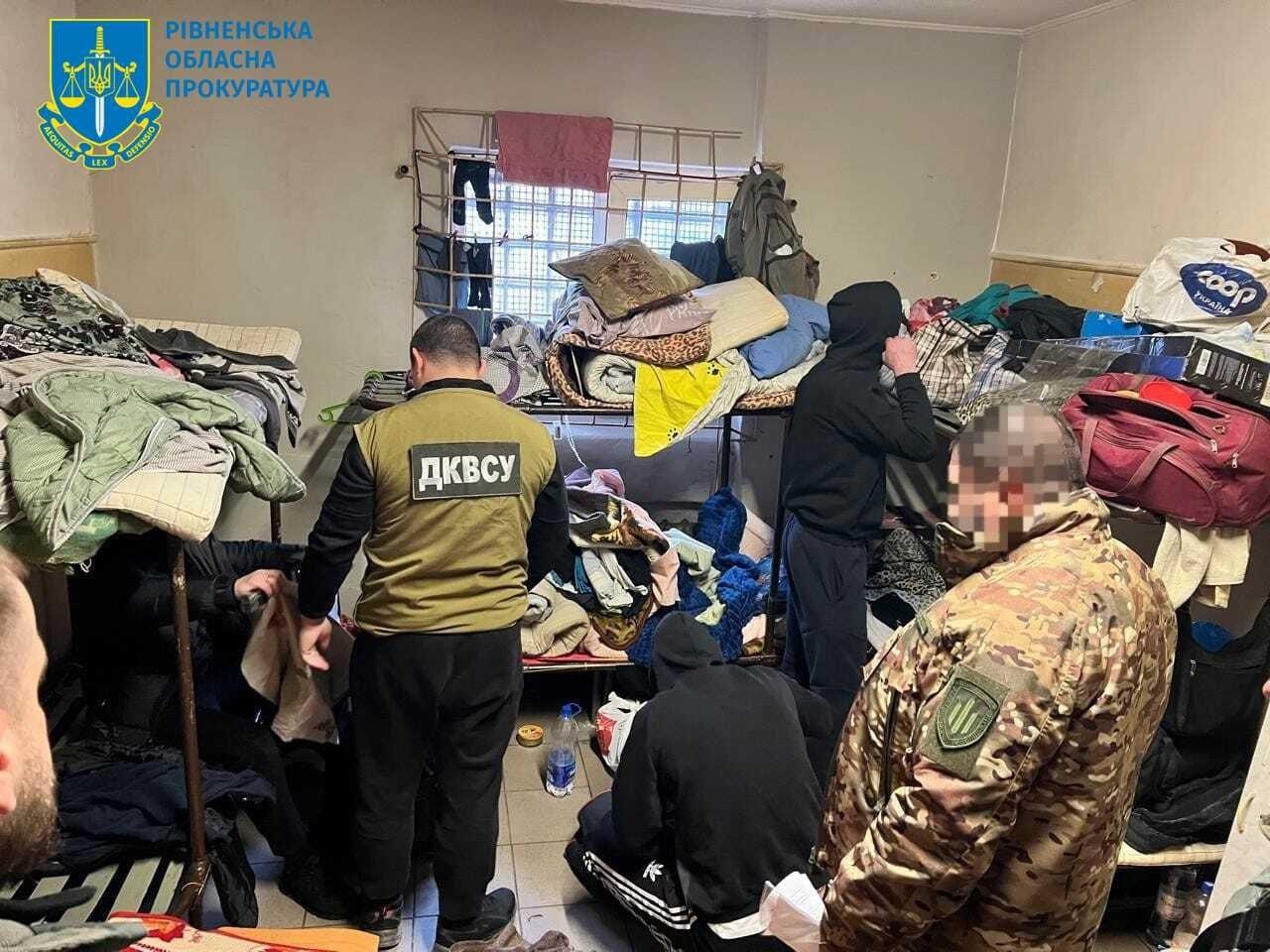На Рівненщині викрили групу, яка постачала наркотики до слідчого ізолятора