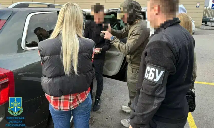 У Рівному рієлторка була учасницею масштабної схеми ухилення від мобілізації - фото 2 У Рівному рієлторка була учасницею масштабної схеми ухилення від мобілізації - фото 2