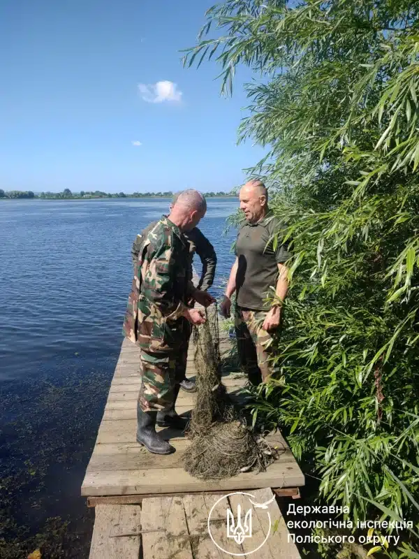 На Дубенщині виявили незаконні знаряддя лову: екологи нагадують про заборону на вилов раків - фото 1