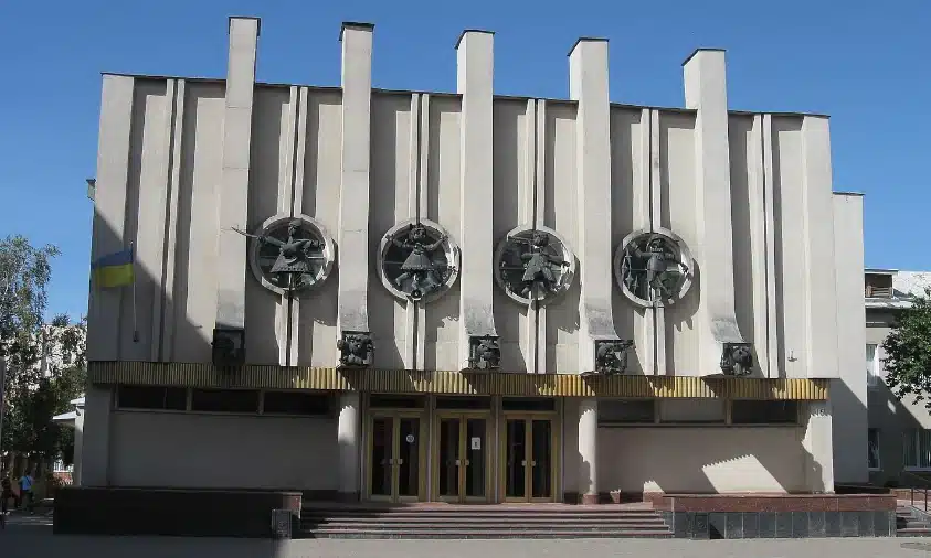 У Рівному обладнають п’ять будівель для маломобільних груп населення