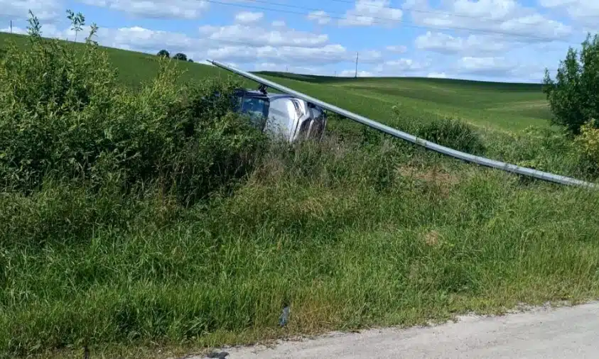 У Бабині Toyota злетіла в кювет через маневр КамАЗа: обійшлося без постраждалих