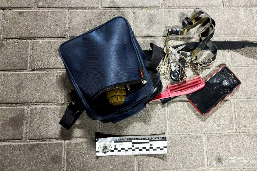 У Рівному чоловік прийшов у кафе з бойовою гранатою — його затримала поліція - фото 1