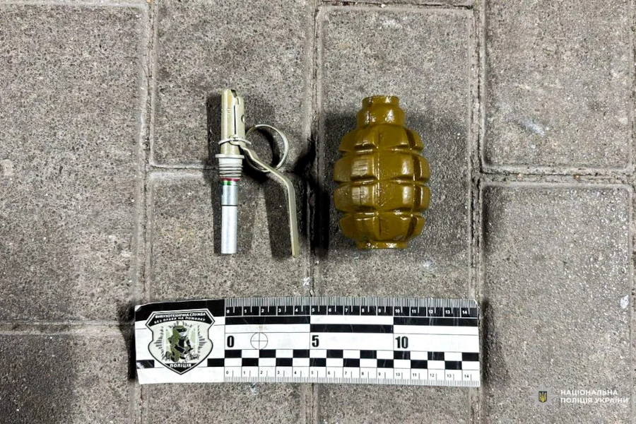 У Рівному чоловік прийшов у кафе з бойовою гранатою — його затримала поліція - фото 2