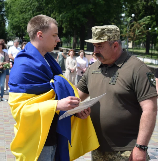 У Здолбунові родинам загиблих воїнів передали державні нагороди - фото 4