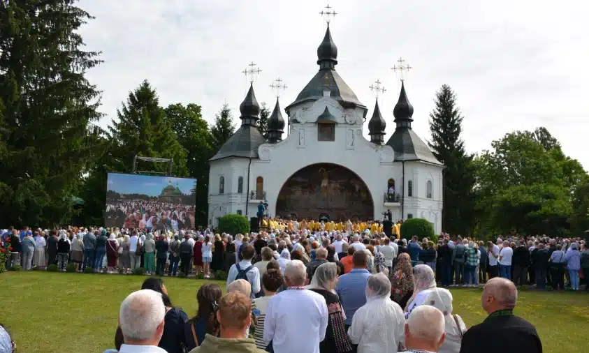 На Рівненщині вшанували героїв битви під Берестечком: молитва, квіти й історична пам’ять
