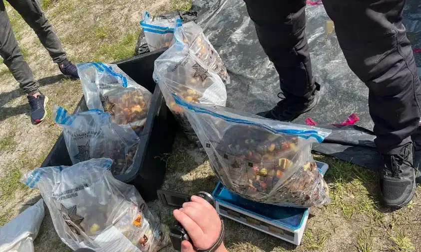 У Вараському районі вилучили 100 кг бурштину: слідчі дії тривають