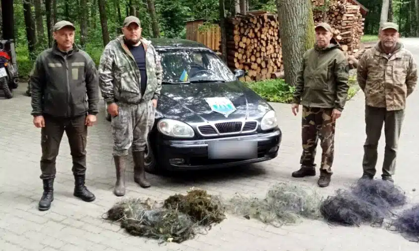 На Рівненщині екоінспектори вилучили 200 метрів браконьєрських сіток