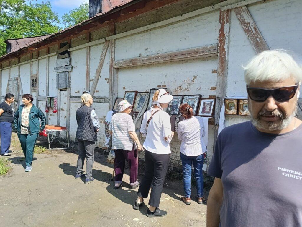 У селі на Рівненщині показали фольгові ікони-мучениці радянських часів - фото 2