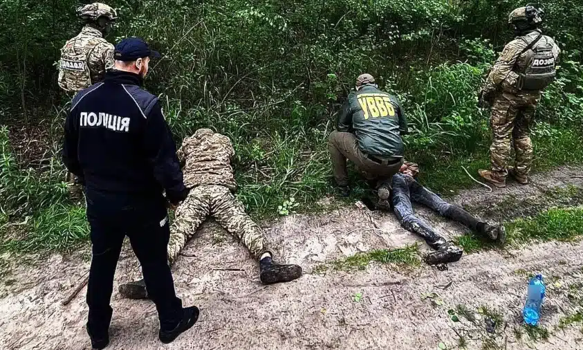 На Рівненщині затримали двох чоловіків, які за $7 тис. організували незаконний перетин кордону