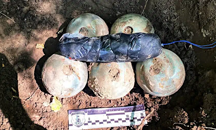 На Рівненщині вибухотехніки знешкодили залишки російської ракети