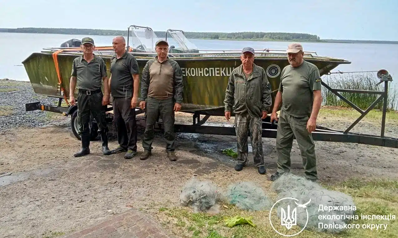 На Хрінницькому водосховищі екоінспектори вилучили понад 120 метрів браконьєрських сіток