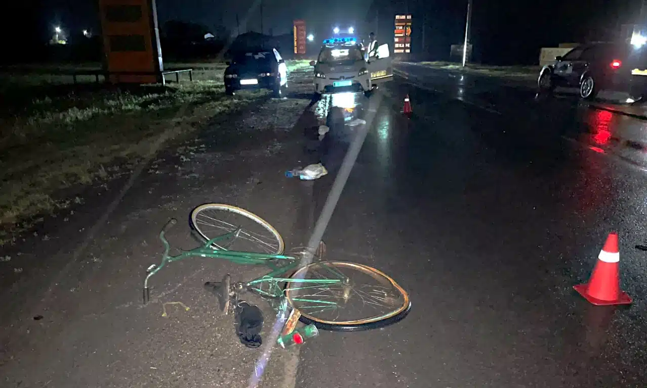 У Березному водій автобуса збив велосипедиста — потерпілий у реанімації