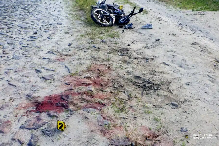 У Сарненському районі мотоцикл перекинувся під час руху: двоє травмованих - фото 2