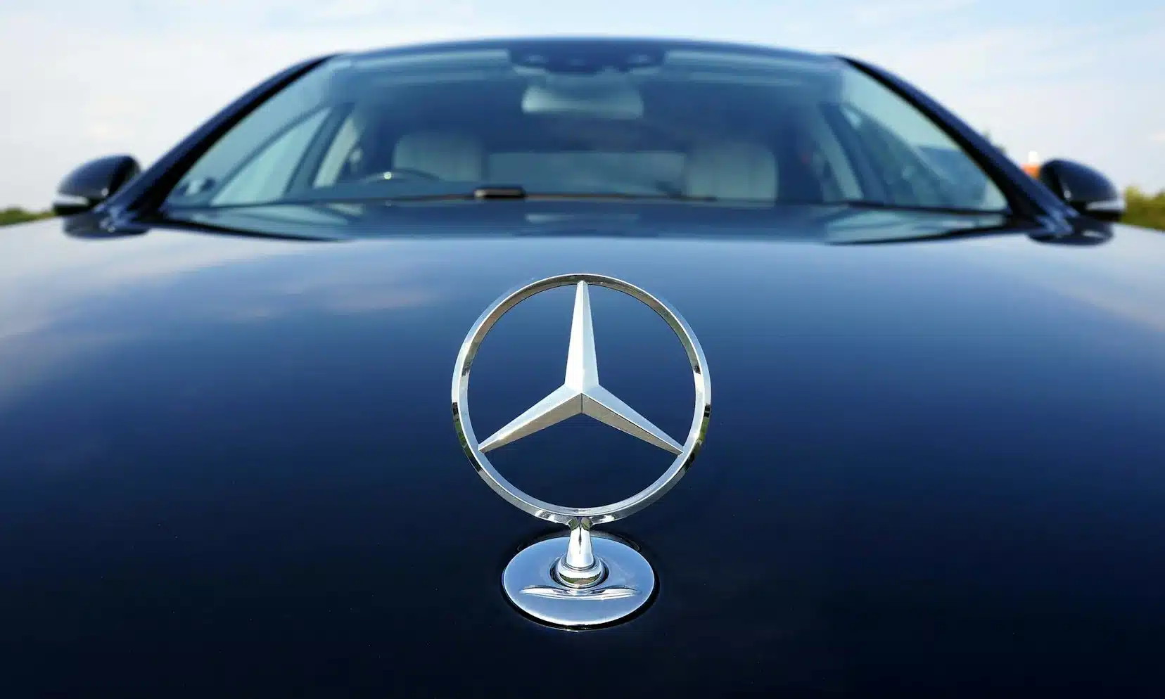 Конфіскований Mercedes продавця «гуманітарки» передали ЗСУ