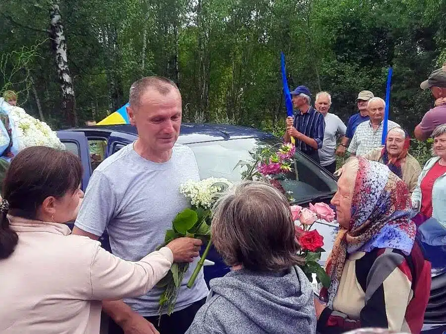 На Рівненщину повернулися троє військовополонених, звільнених під час обміну - фото 1