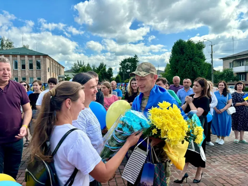 На Рівненщину повернулися троє військовополонених, звільнених під час обміну - фото 2