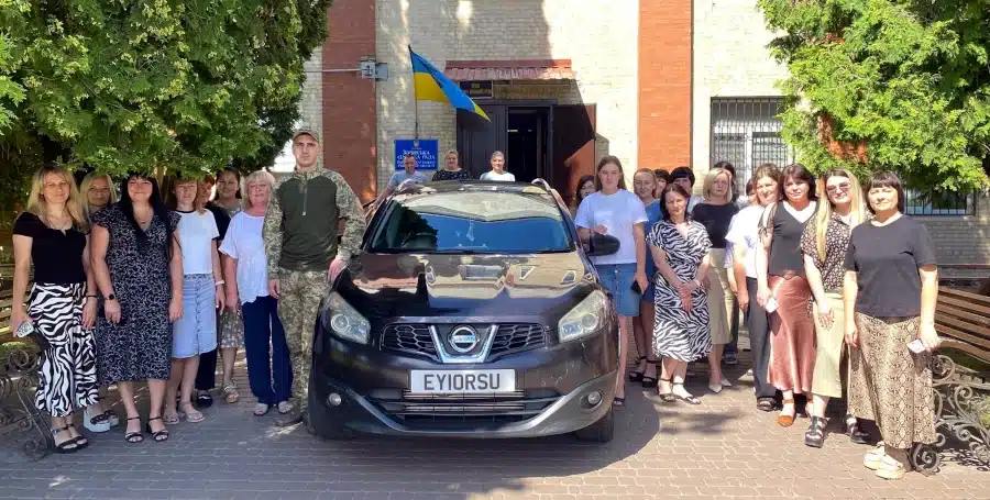 Зорянська громада передала авто для військових на Донеччині - фото 1
