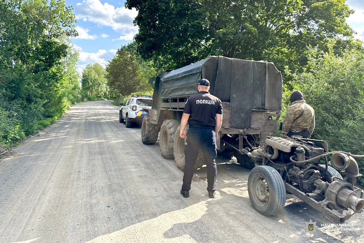 Поліція викрила бурштинокопача біля Старого Села