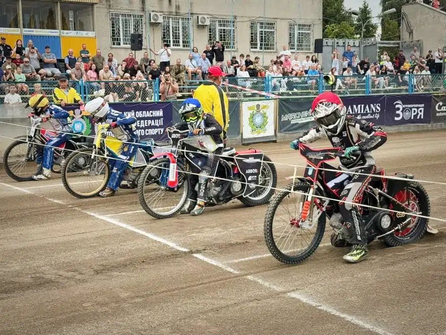 У Рівному відбувся етап чемпіонату України зі спідвею: перемоги, падіння та нові лідери - фото 1