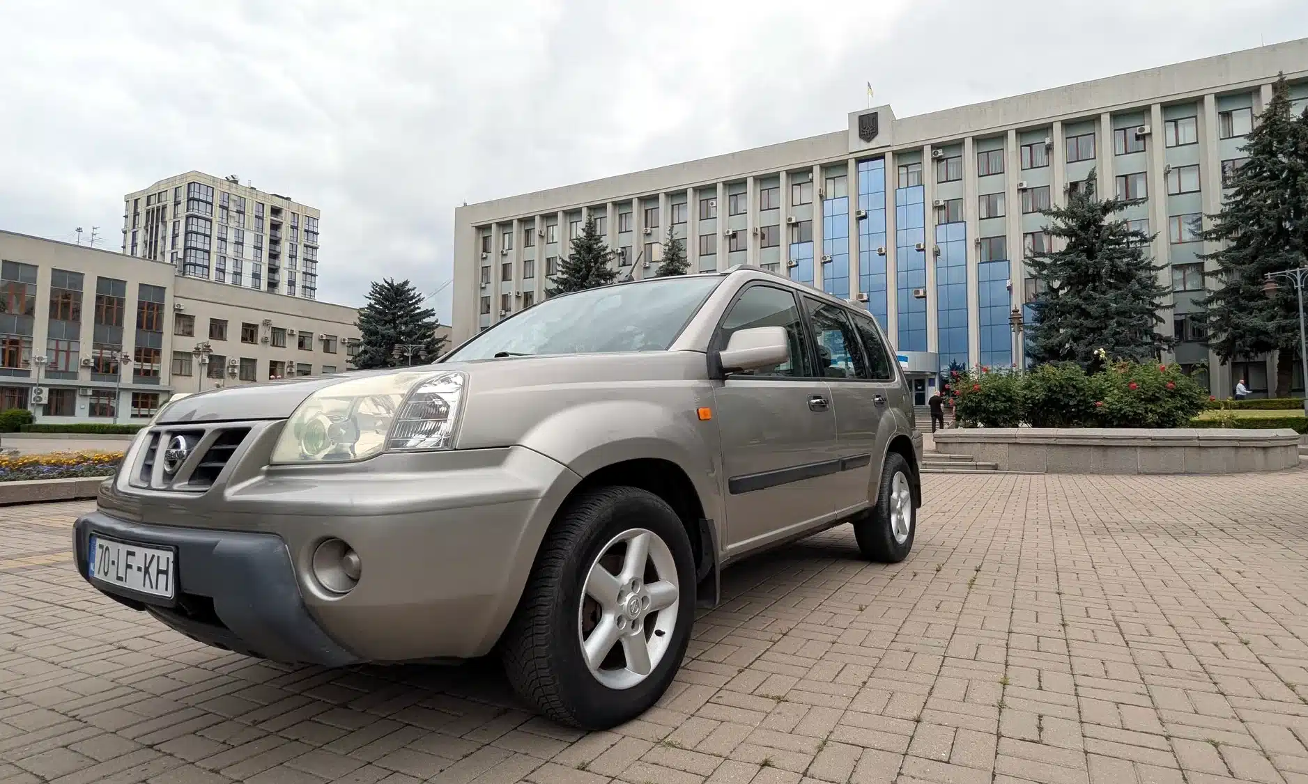 Четвертий Nissan X-Trail із благодійного аукціону передали бійцям на передову
