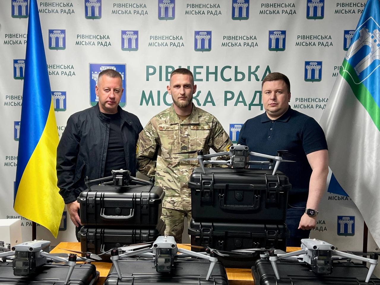 Рівненська громада передала понад 70 дронів та зарядні станції для військових