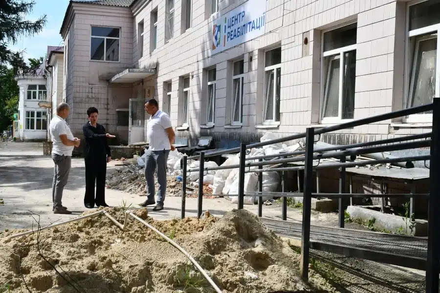 Дитяча лікарня Рівного стане безбар’єрною: у медзакладі створюють інклюзивний простір для дітей та батьків - фото 1