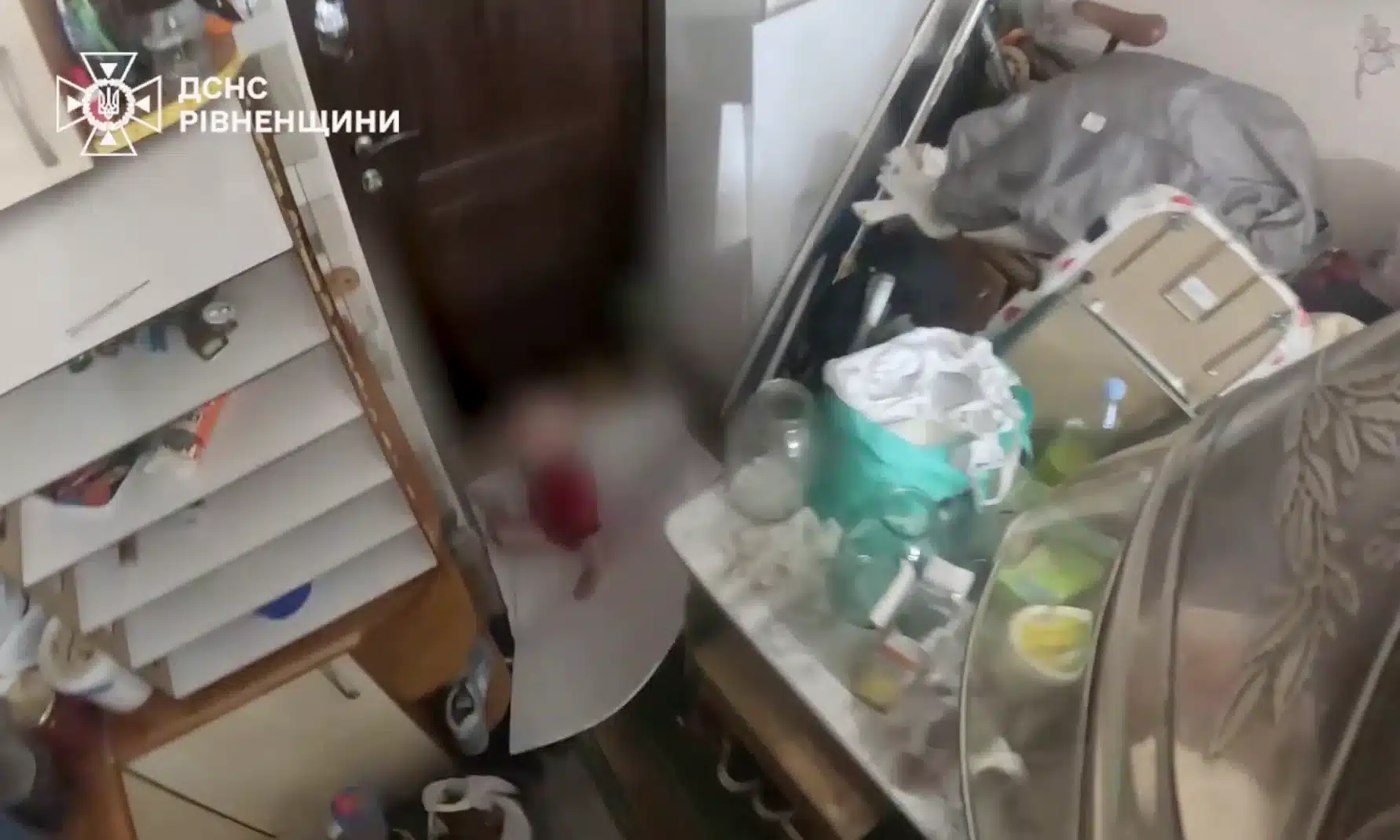 У Рівному рятувальники звільнили дитину, яка зачинилася в кімнаті гуртожитку