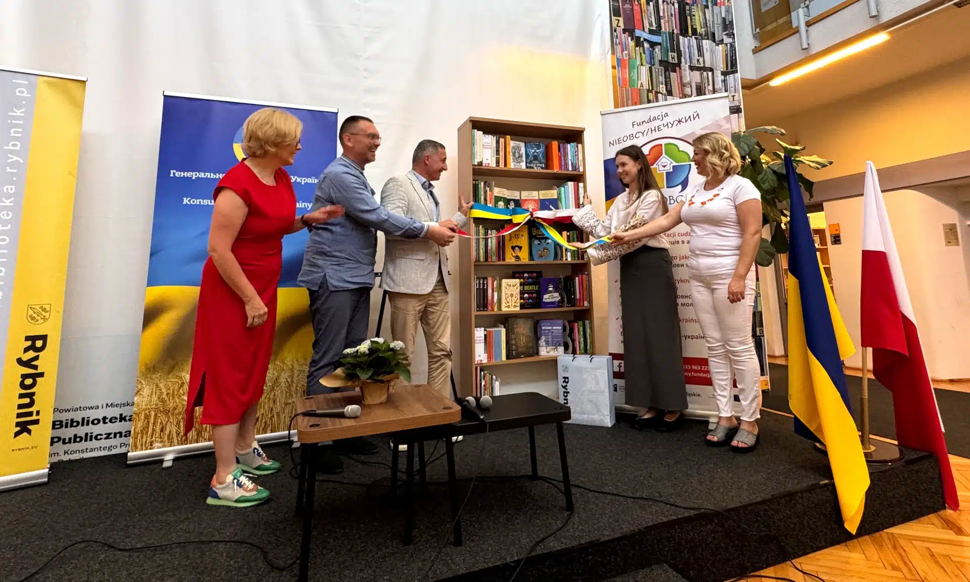 У польському Рибніку відкрили «Українську книжкову поличку»