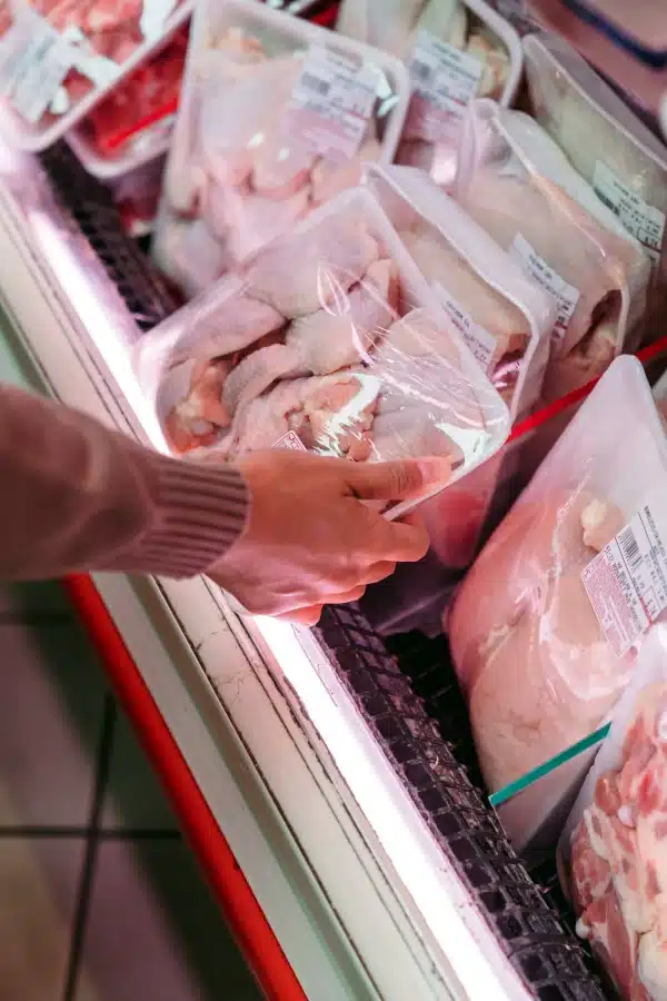 5 продуктів, які найчастіше викликають отруєння влітку: як захистити себе - фото 1