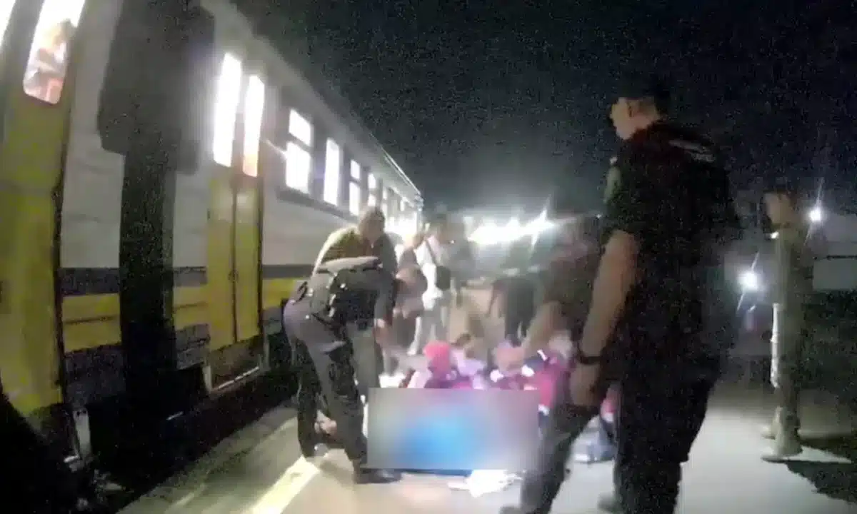 Чоловіка, який намагався вкоротити собі віку у Рівному, врятували патрульні (ВІДЕО)
