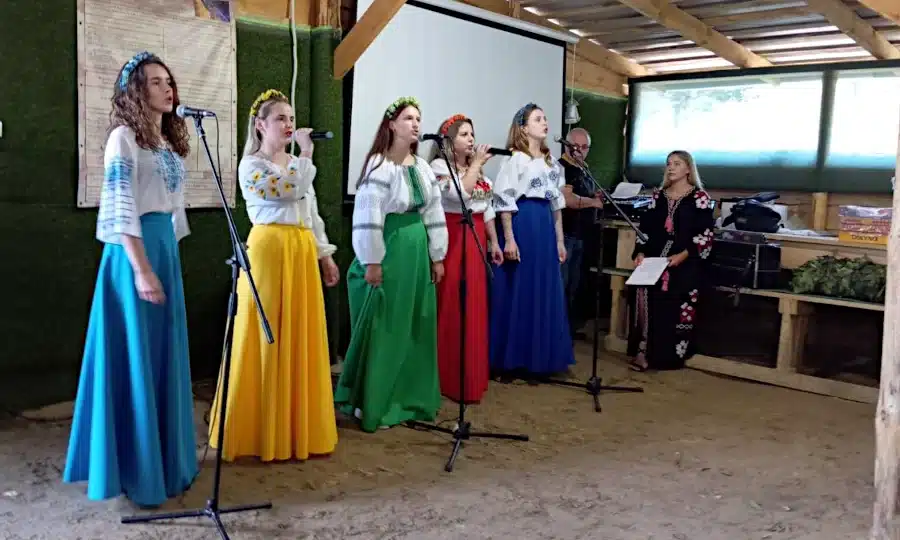 Мелодія вдячності: як аматори з Привільненської громади подарували свято захисникам - фото 1