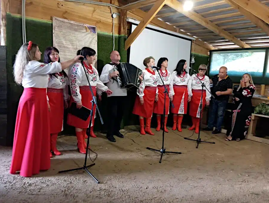 Мелодія вдячності: як аматори з Привільненської громади подарували свято захисникам - фото 2