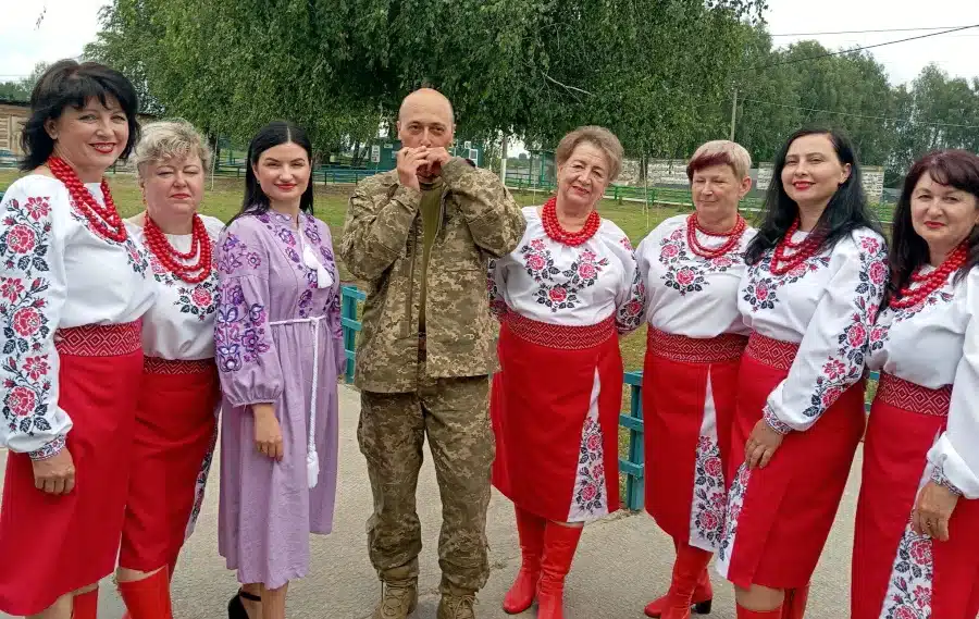 Мелодія вдячності: як аматори з Привільненської громади подарували свято захисникам - фото 3