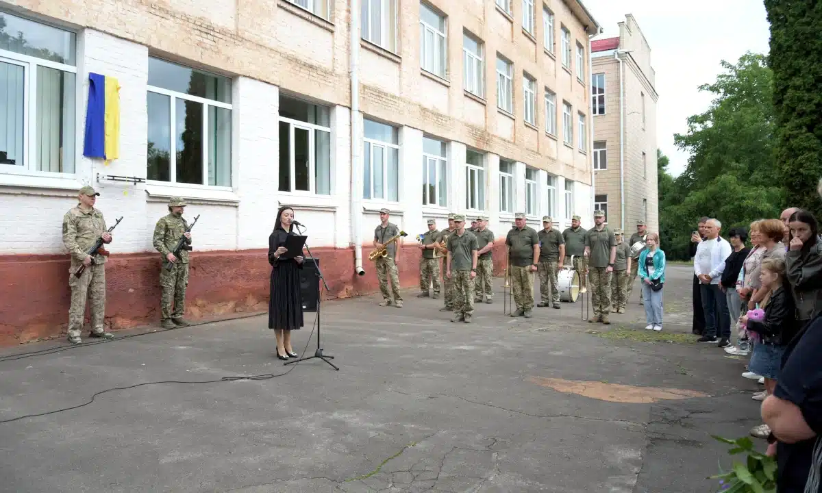 У рівненській гімназії вшанували полеглого захисника