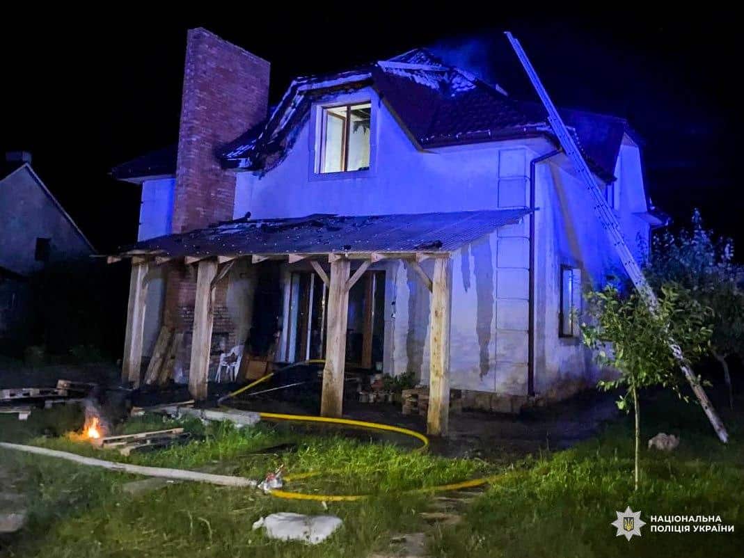 В Острозі чоловік підпалив будинок колишньої співмешканки: затримали на місці